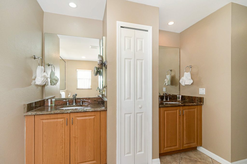 Cape Coral Paradise Palms 4 Bedroom Villa Bathroom