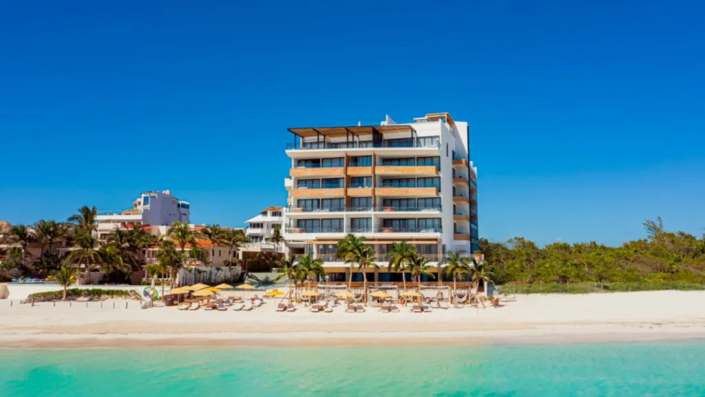 Fives Oceanfront Exterior