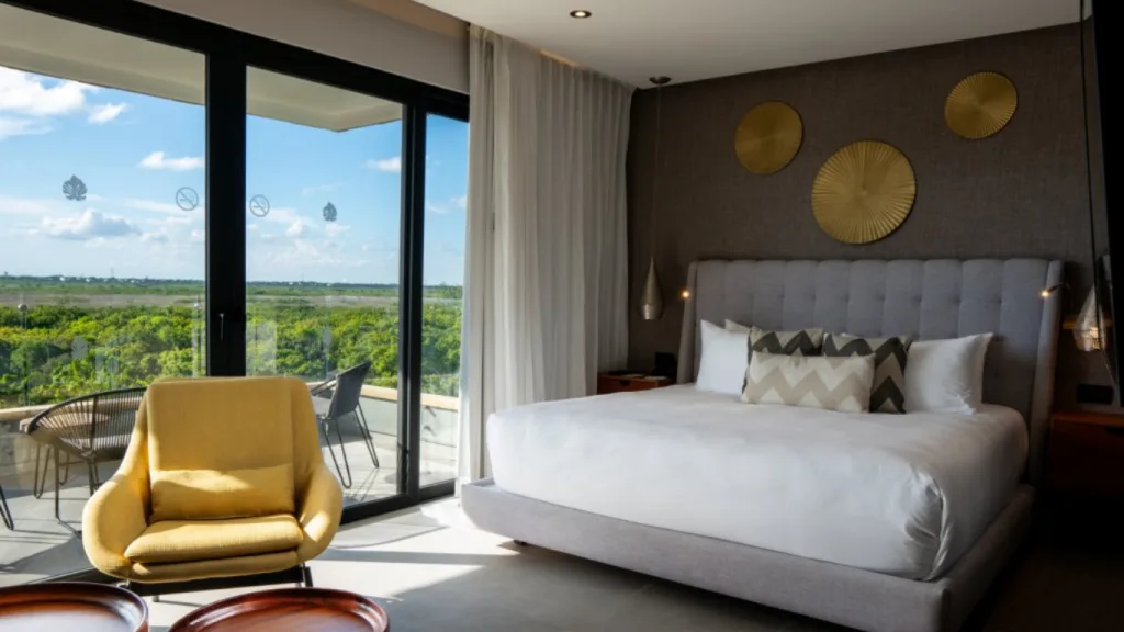 Fives Oceanfront - Junior Suite