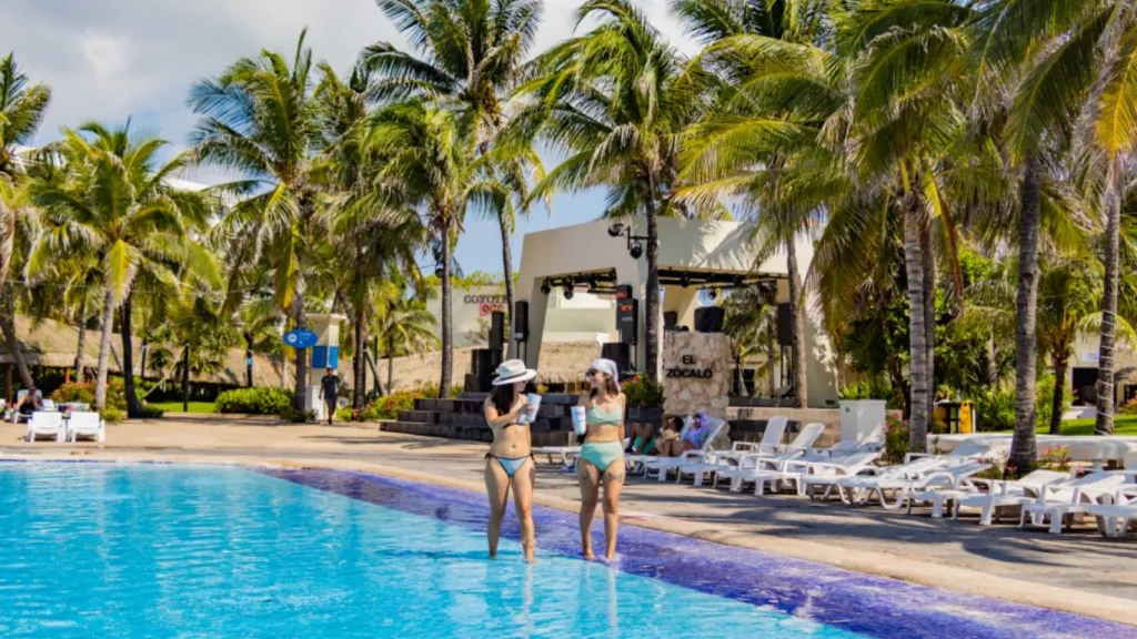 Grand Oasis Cancun Friends Pool
