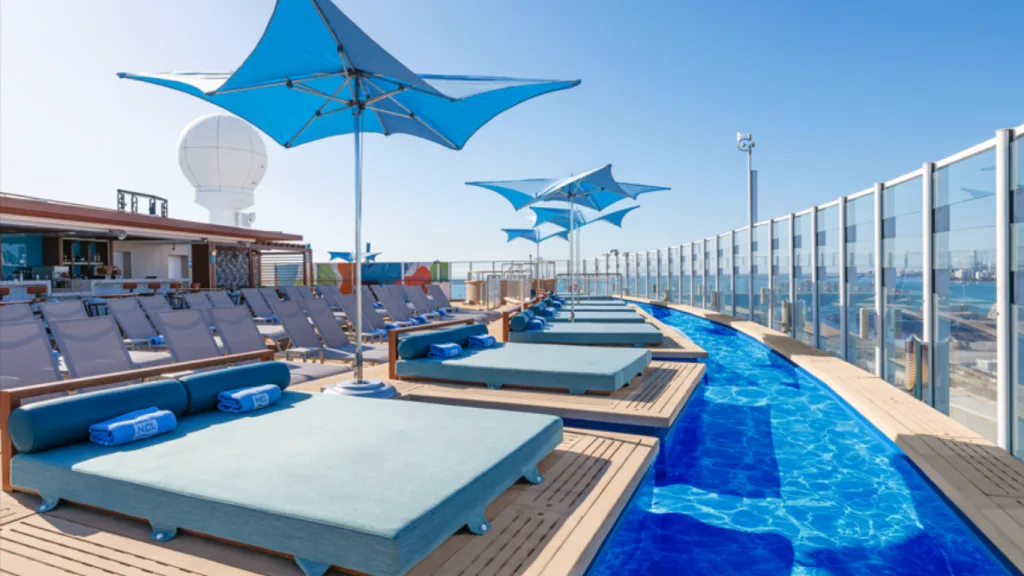 Norwegian Encore - H20 Loungers