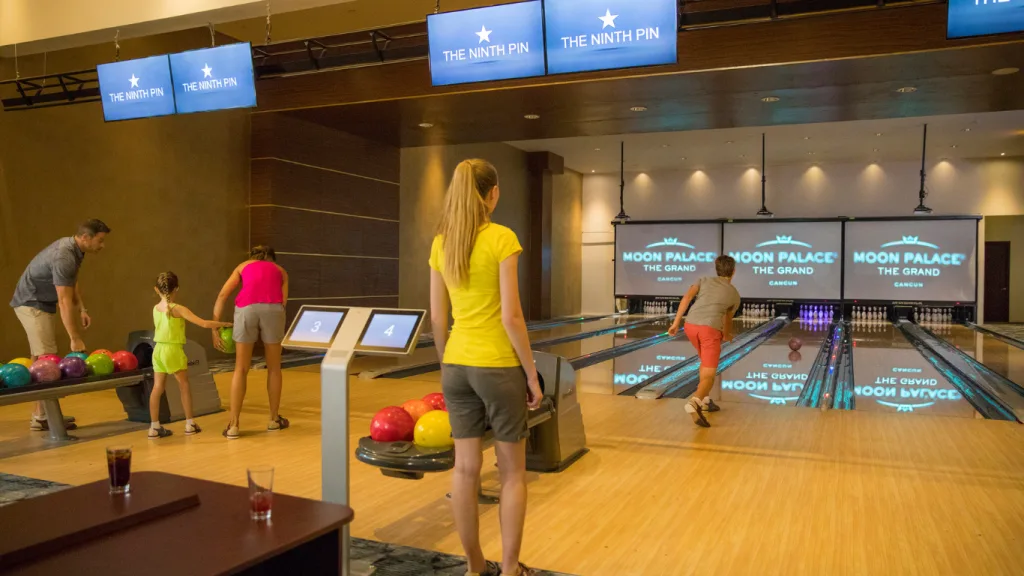 The Grand at Moon Palace - Bowling