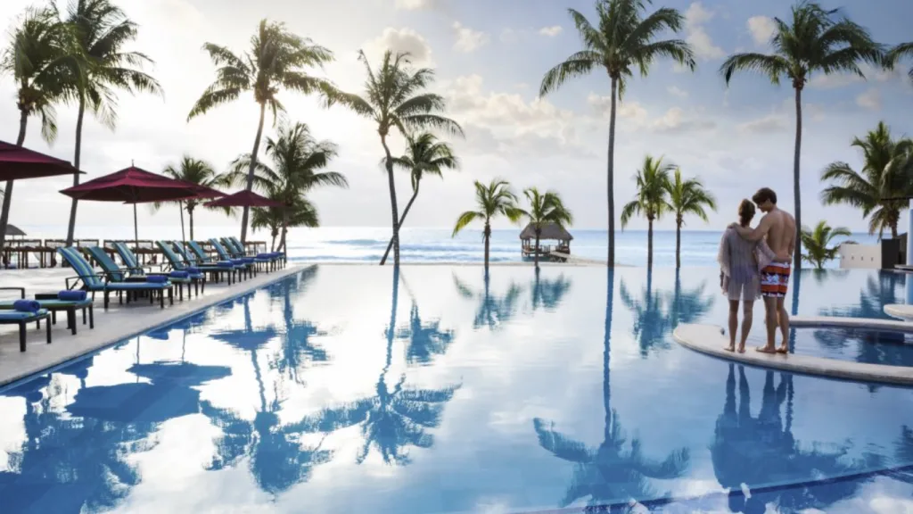 Essence at The Fives Beach Couple Pool