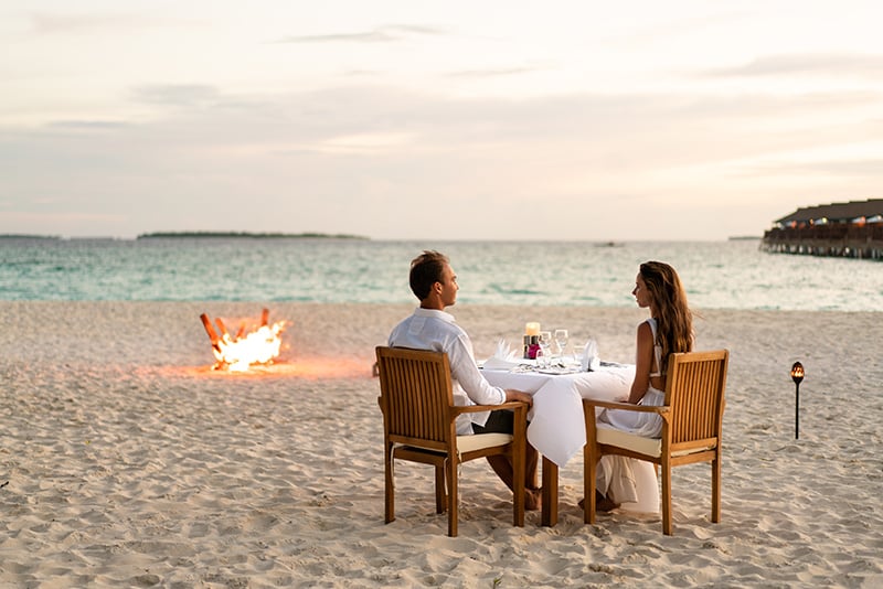 Reethi Faru Resort Couple Dining Beach