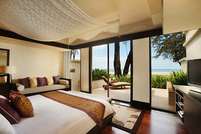 Dusit Thani Laguna Phuket Room-Pool villas master bedroom_ocean front