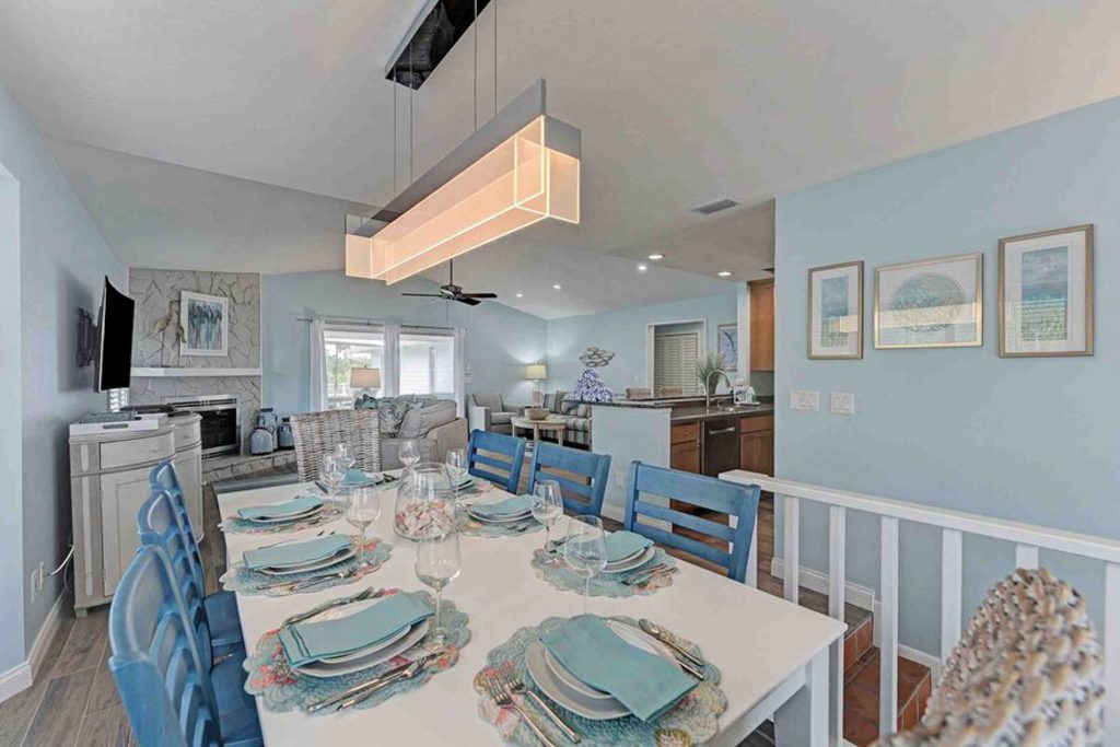 Anna Maria Island 3 Bedroom Surrounded by Sea Breezes Dining 2