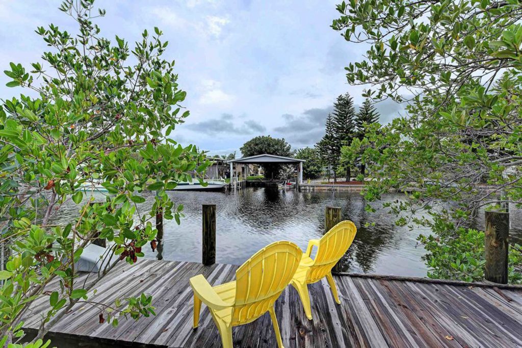 Anna Maria Island 3 Bedroom Surrounded by Sea Breezes Lake 2