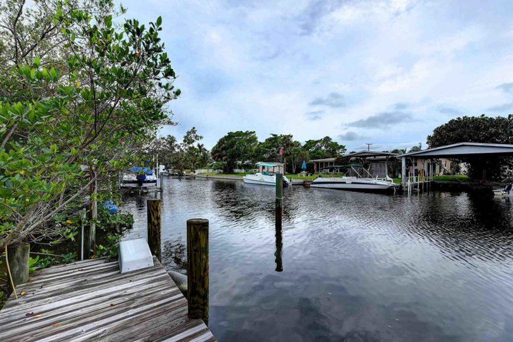 Anna Maria Island 3 Bedroom Surrounded by Sea Breezes Lake 3