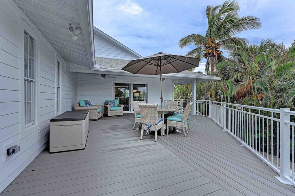 Anna Maria Island 3 Bedroom Surrounded by Sea Breezes Patio 3
