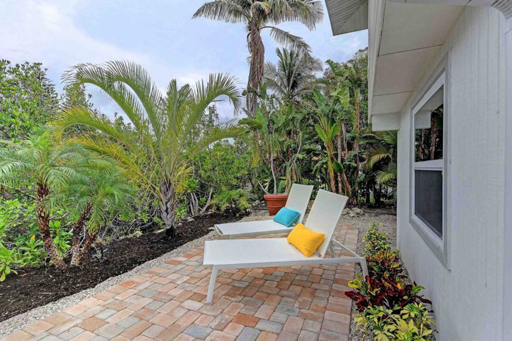 Anna Maria Island 3 Bedroom Surrounded by Sea Breezes Pation 4