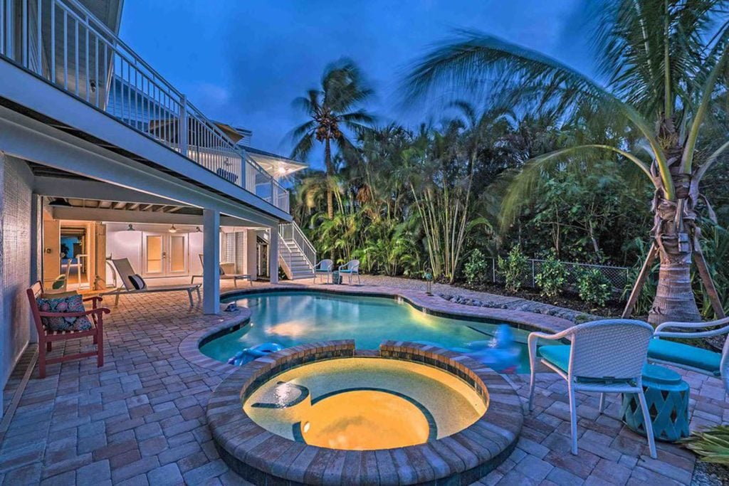 Anna Maria Island 3 Bedroom Surrounded by Sea Breezes Pool