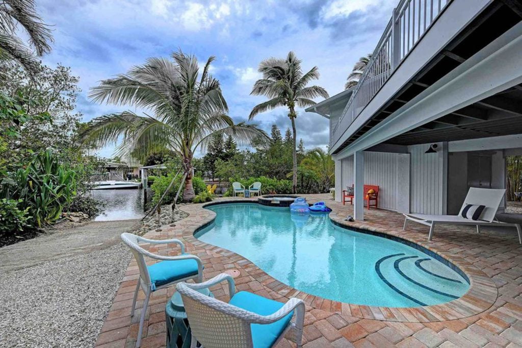 Anna Maria Island 3 Bedroom Surrounded by Sea Breezes Pool 2