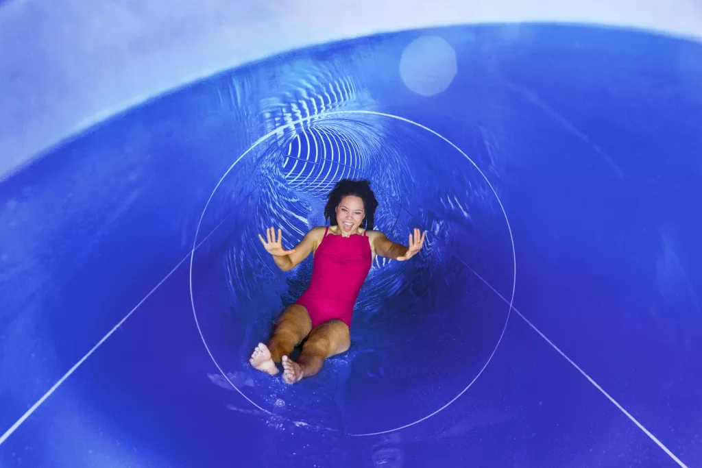 LB, Liberty of the Seas, revite 2016, Perfect Storm, red water slide, young woman sliding down inside, laughing, having fun, action,