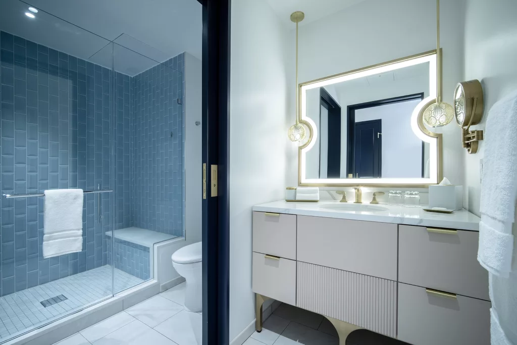 Universal Helios Grand Hotel Guest Bathroom