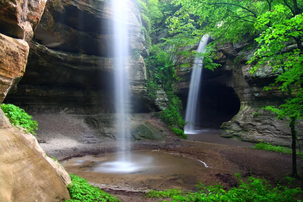 Illinois Starved Rock Waterfall