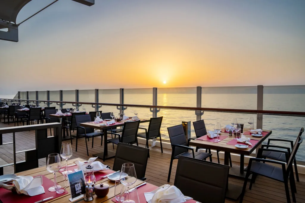 MSC Seashore Dining
