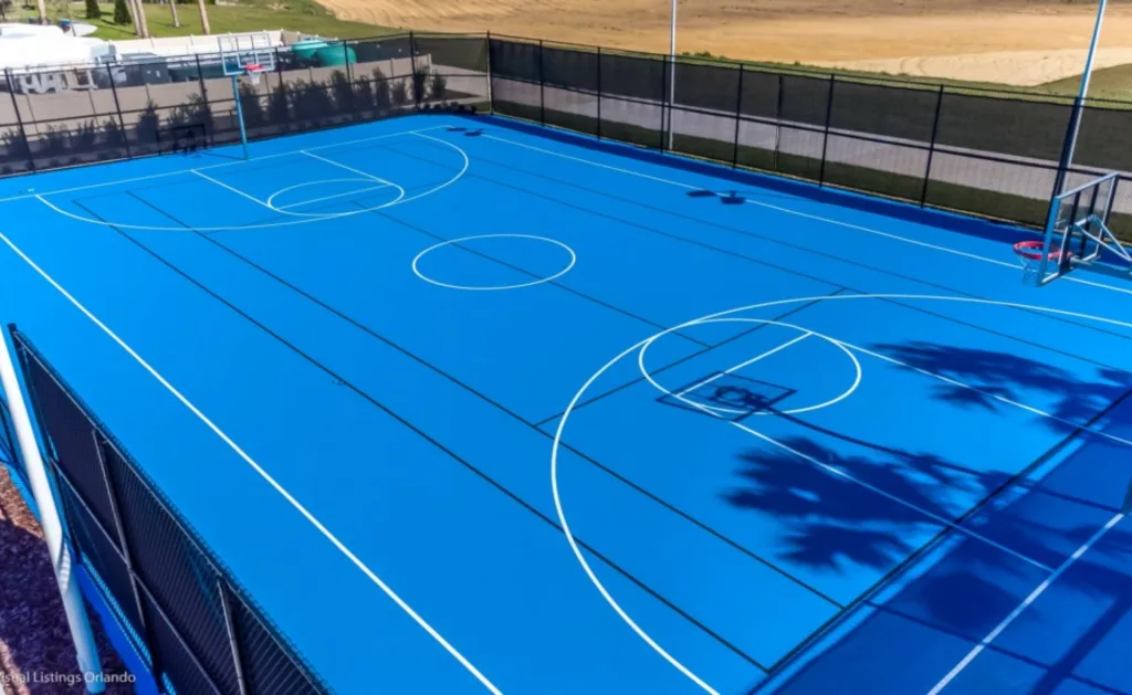 Windsor Island - Court