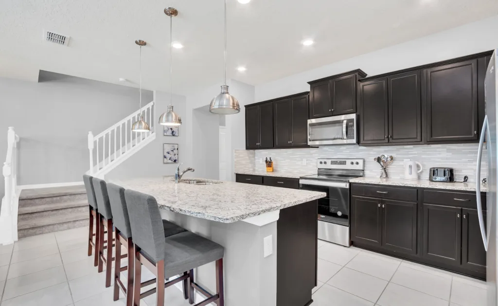 Windsor Island - Enchanted Getaway Townhome Kitchen