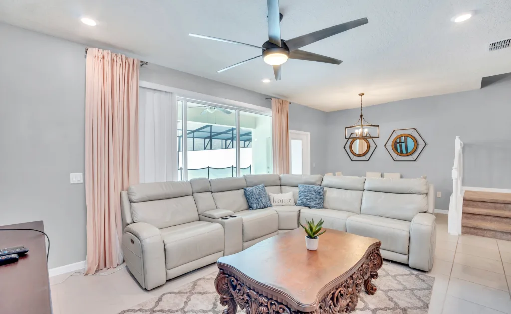 Windsor Island - Enchanted Getaway Townhome Lounge