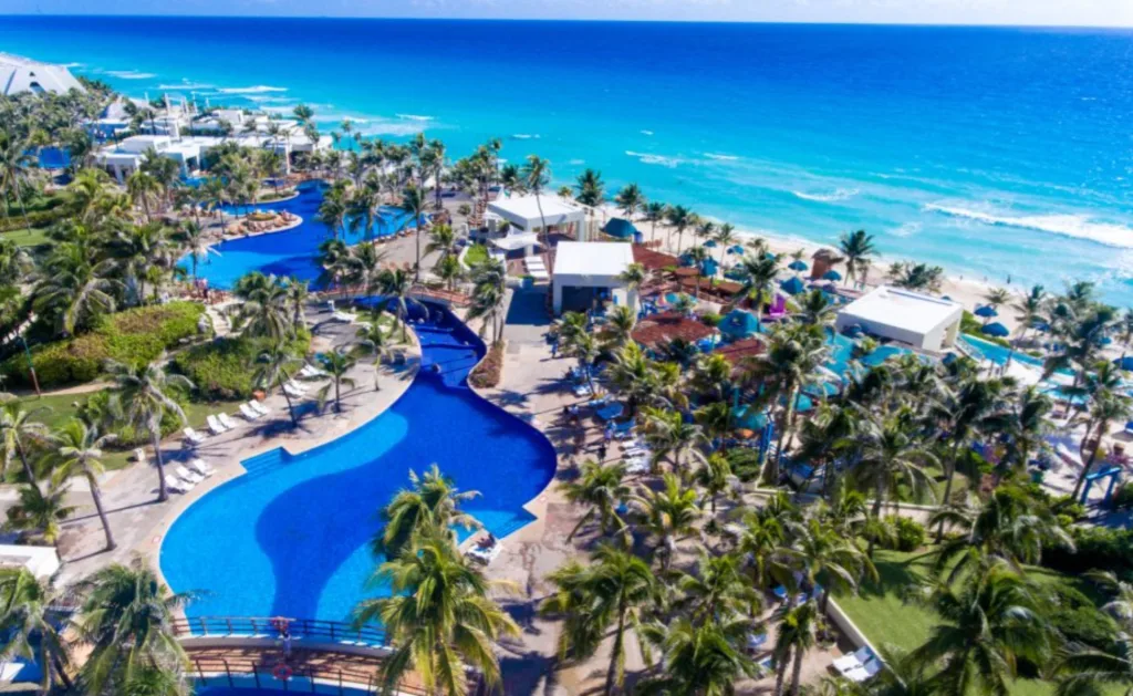 Grand Oasis Cancun Overview