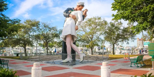 Sarasota Kissing Statue
